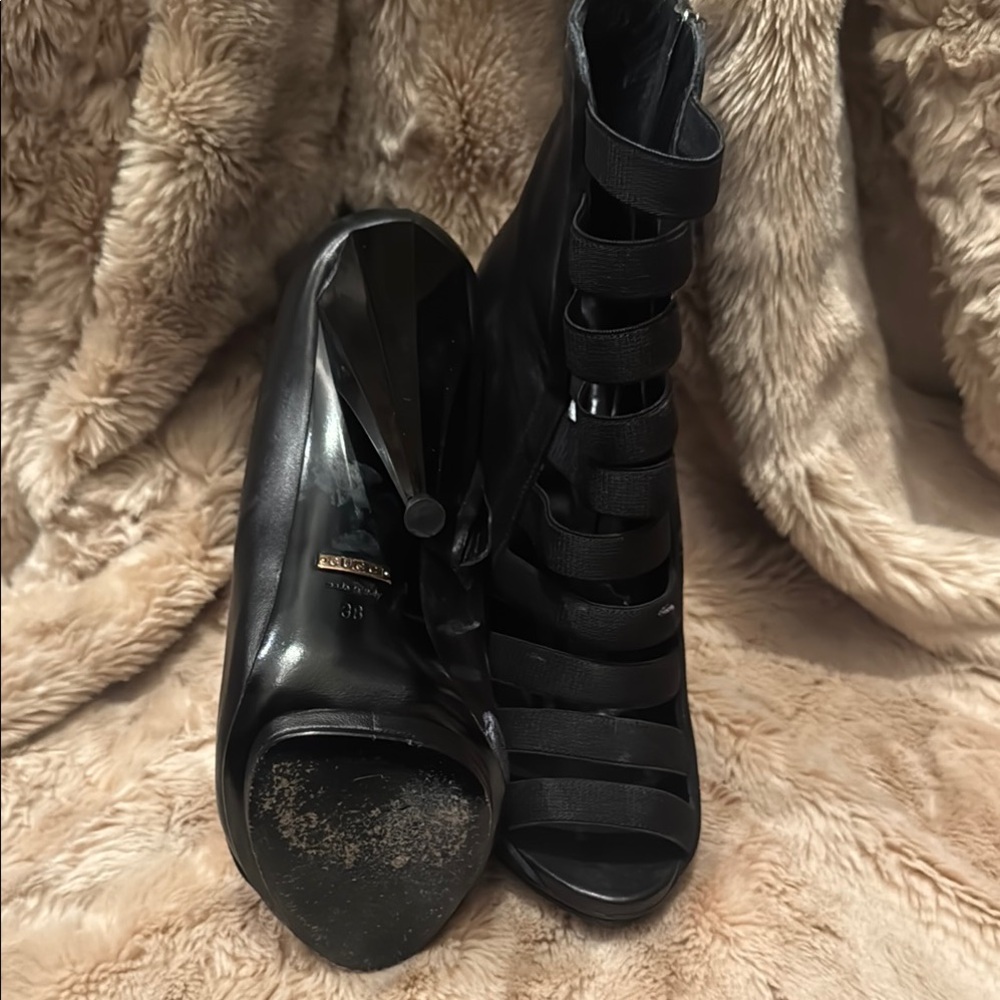 Gucci Black Ankle Boots with Glossy Finish and Rubber Sole